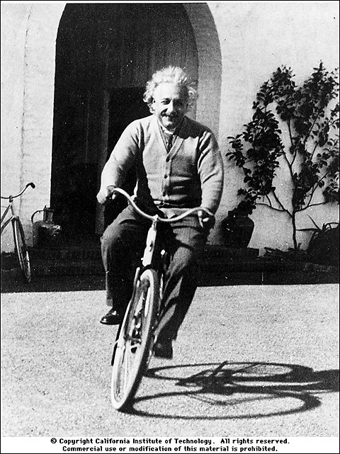 Einstein in bicicletta - storica foto