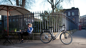 Le bici a pedalata assistita sono ormai una comoda opportunità anche per i giovani