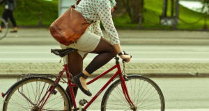Donne e bicicletta