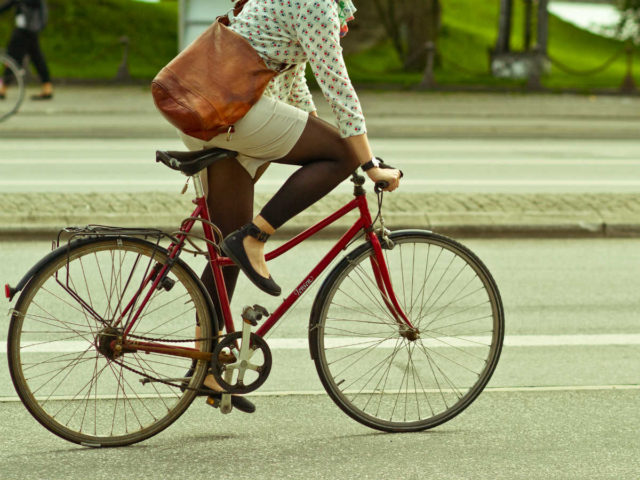 Donne e bicicletta