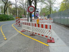https://commons.wikimedia.org/wiki/File:Temporary_bike_line_Alt_Moabit_Berlin.JPG