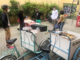 Torino, le cargo bike solidali di Piatti Volanti portano cibo nei quartieri