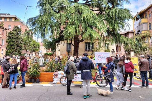 piazza scolastica bologna